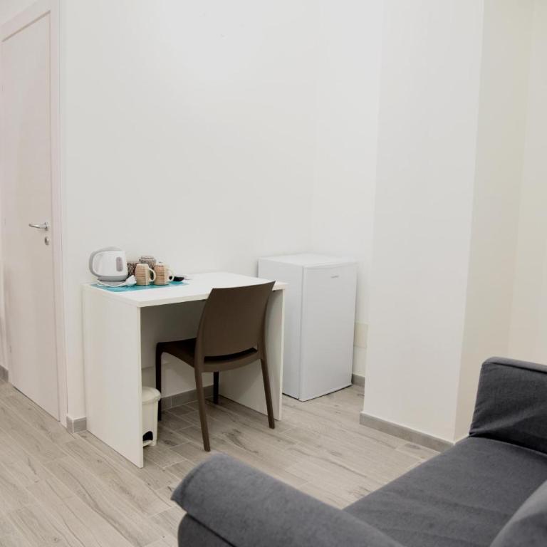 IN CENTRO ROOMS Vicino Cefalù SELF-CHEK-IN - Quadruple Room with Balcony - 2