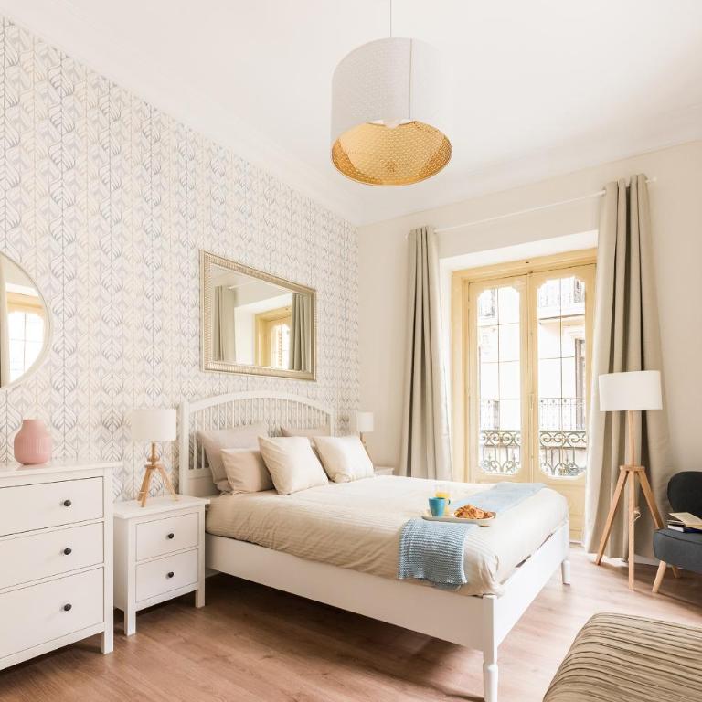 Apartamento en Puerta del Sol - Three-Bedroom Apartment - 1