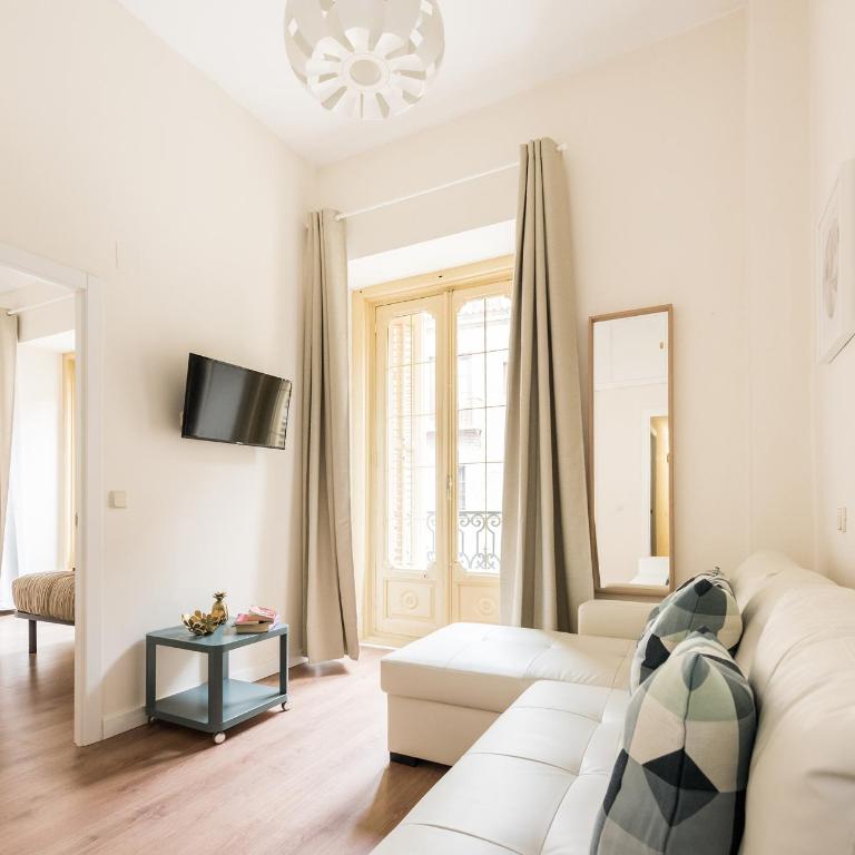 Apartamento en Puerta del Sol - Three-Bedroom Apartment - 13