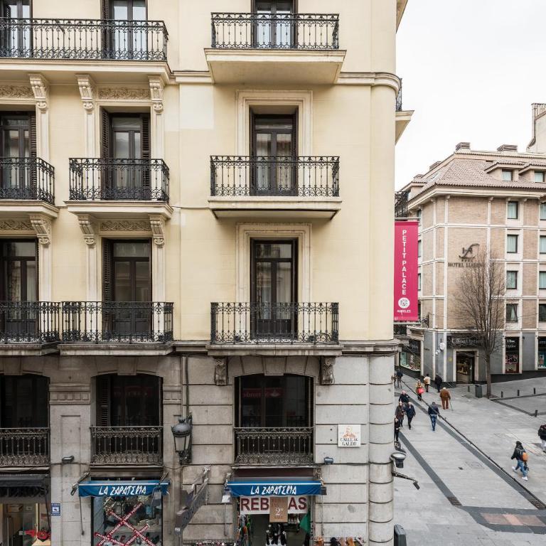 Apartamento en Puerta del Sol - Three-Bedroom Apartment - 29