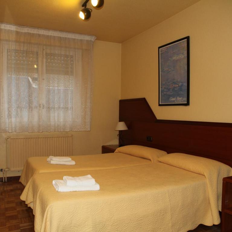 Pensión Acella - Habitación Doble con baño compartido - 1 o 2 camas - 2
