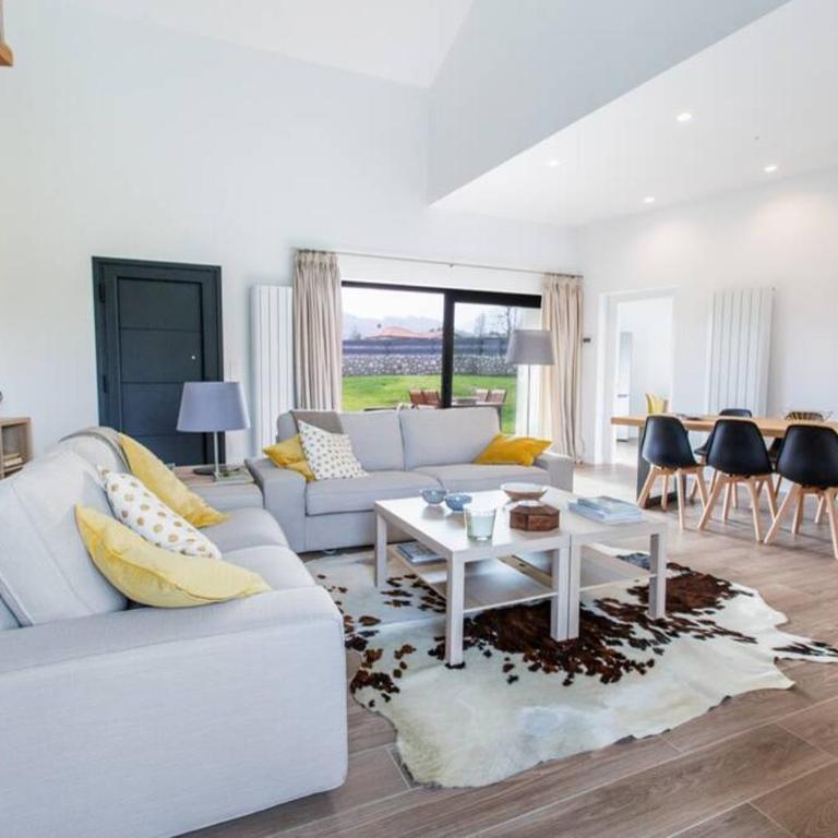 La llosina Vivienda Vacacional alquiler íntegro - Three-Bedroom House - 16