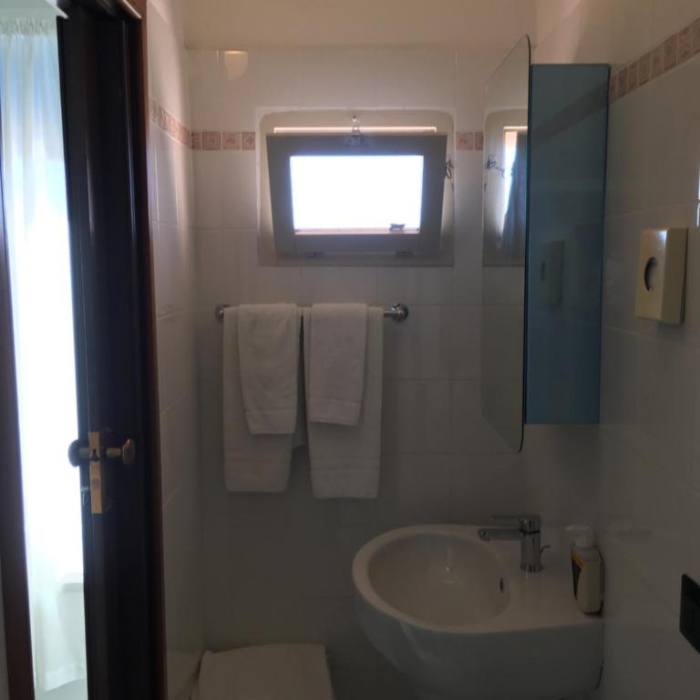 Dea Della Salute Hotel - Camera Quadrupla - 1
