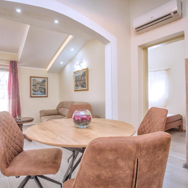 Apartments Bella Vista - Two-Bedroom Apartment with Terrace and Sea View - 3