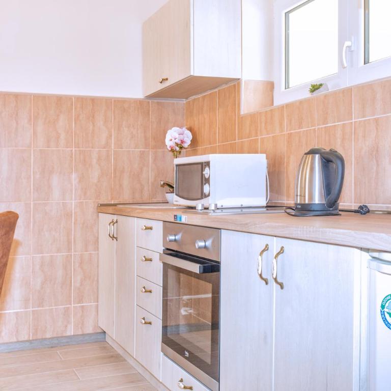 Apartments Bella Vista - Two-Bedroom Apartment with Terrace and Sea View - 8