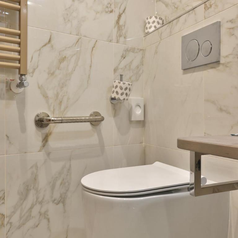 Hotel James Joyce - Camera Quadrupla con Bagno Privato - 7