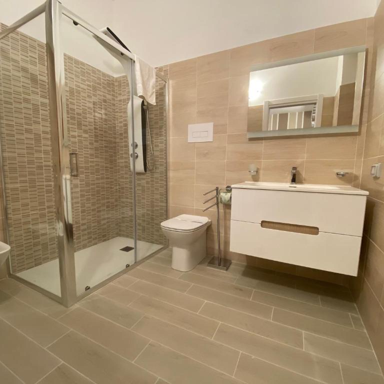 IN CENTRO ROOMS Vicino Cefalù SELF-CHEK-IN - Quadruple Room with Balcony - 6