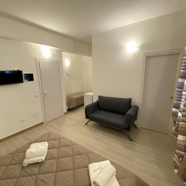 IN CENTRO ROOMS Vicino Cefalù SELF-CHEK-IN - Quadruple Room with Balcony - 9