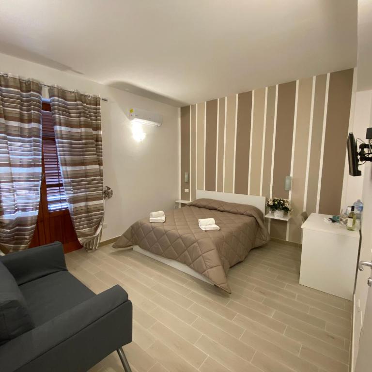 IN CENTRO ROOMS Vicino Cefalù SELF-CHEK-IN - Quadruple Room with Balcony - 1