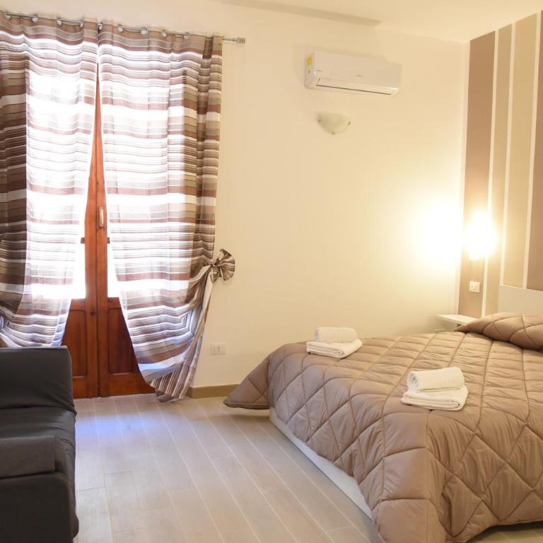 IN CENTRO ROOMS Vicino Cefalù SELF-CHEK-IN - Quadruple Room with Balcony - 4