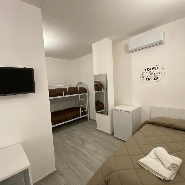 IN CENTRO ROOMS Vicino Cefalù SELF-CHEK-IN - Quintuple Room with Balcony - 3