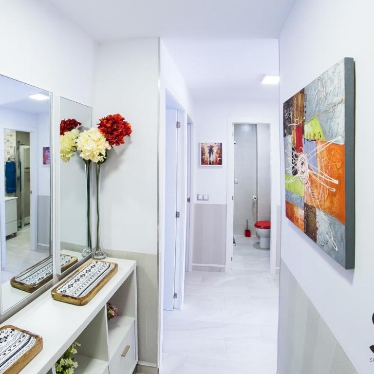 My Sweet Red Apartment - Three-Bedroom Apartment - 22