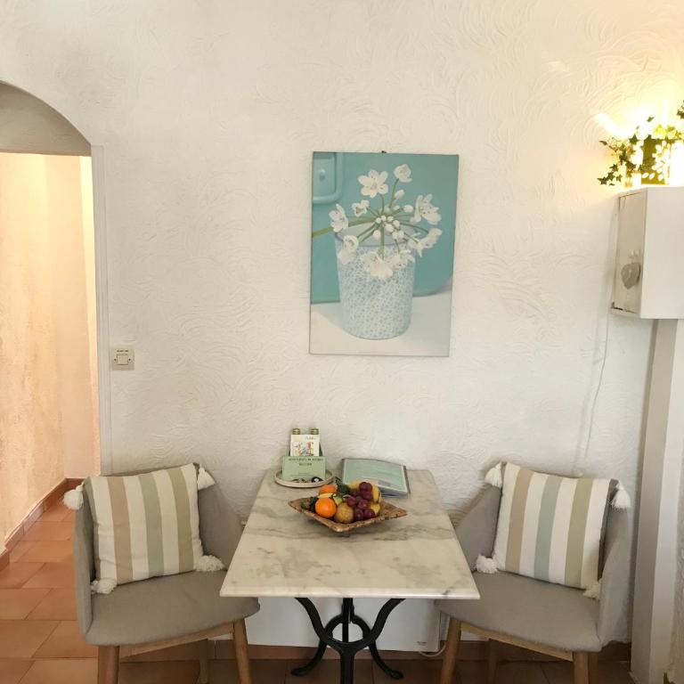 Balcony over Provencal Market, Old Antibes - Apartment mit Balkon - 13