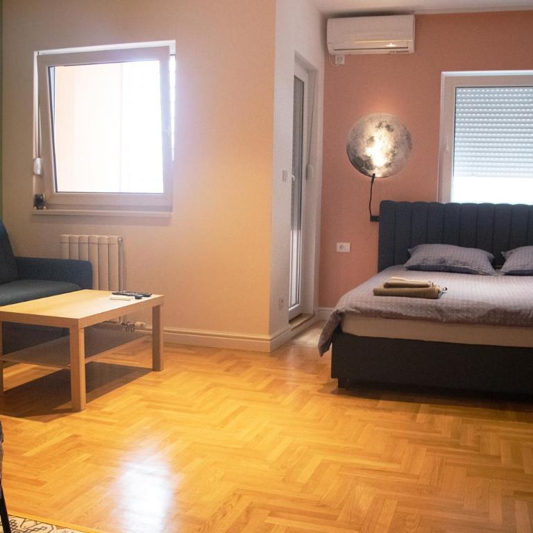 TiTo - King Studio with Sofa Bed - 13
