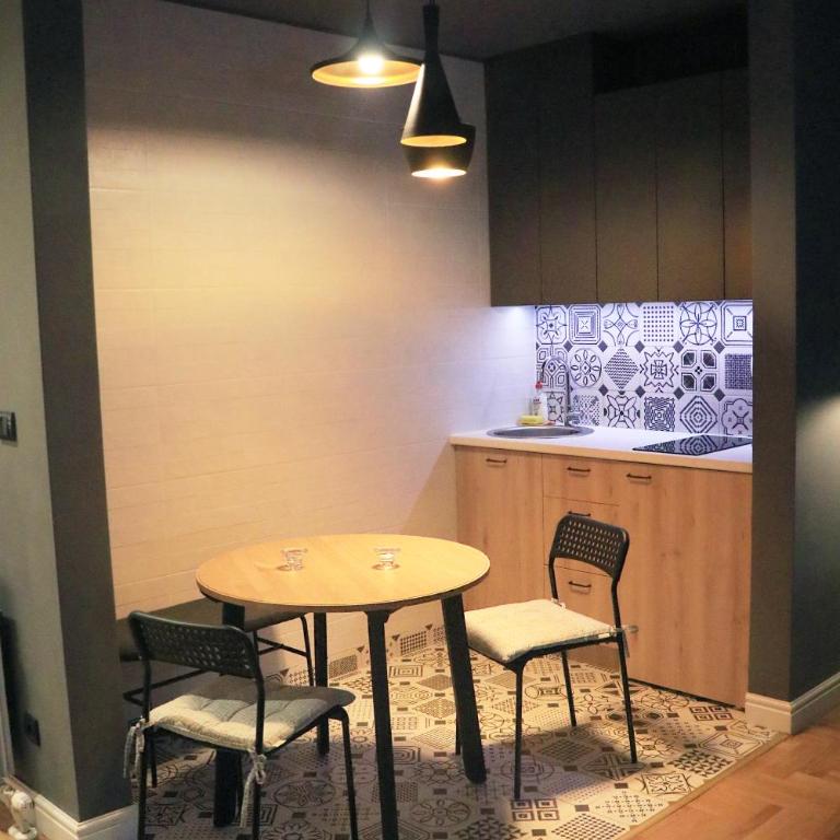 TiTo - King Studio with Sofa Bed - 12