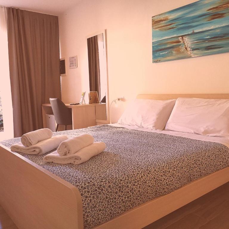 Academy Hotel - Camera Matrimoniale con Vista Giardino - 4