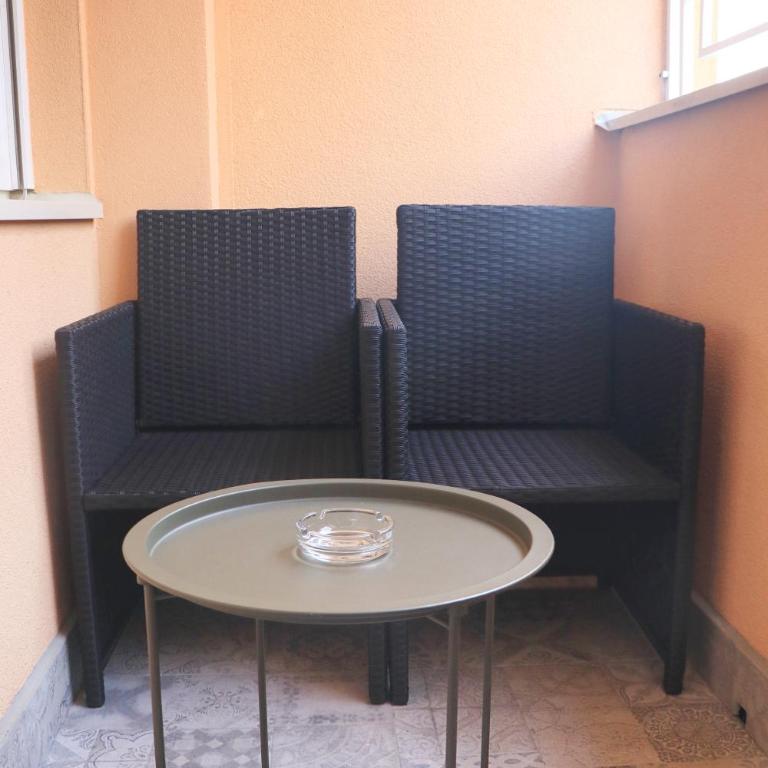 TiTo - King Studio with Sofa Bed - 17