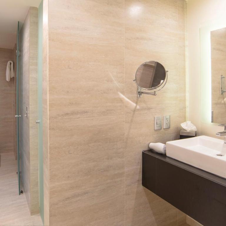 Holiday Inn Mexico Dali Airport by IHG - Suite con cama extragrande - 1