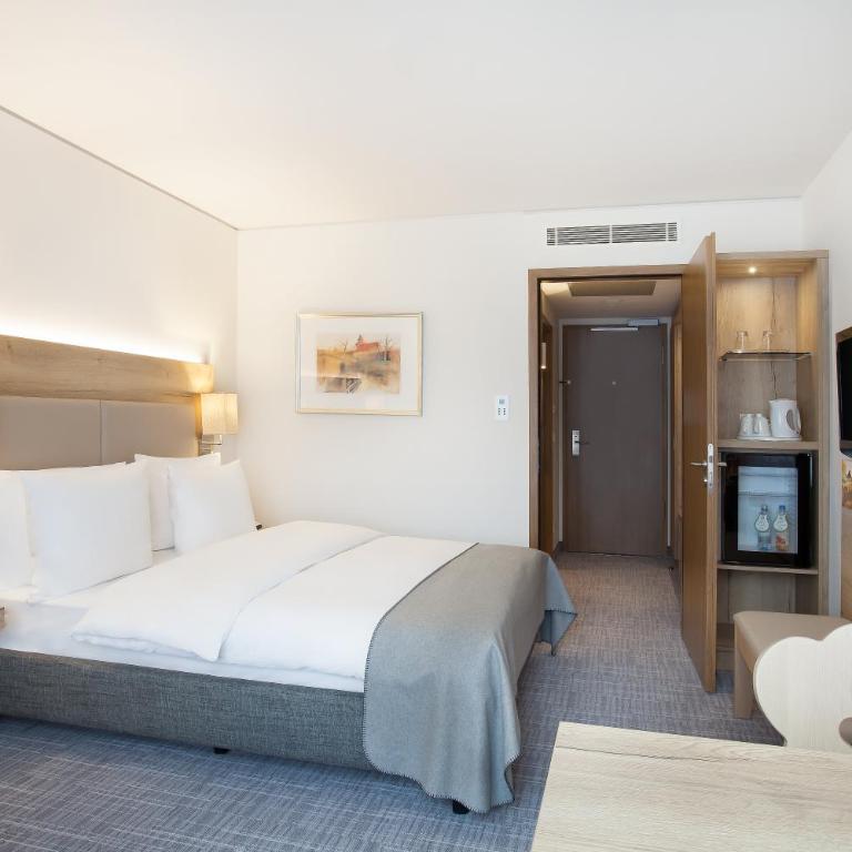 Holiday Inn Nürnberg City Centre by IHG - Standard Zimmer mit Queensize-Bett - 2