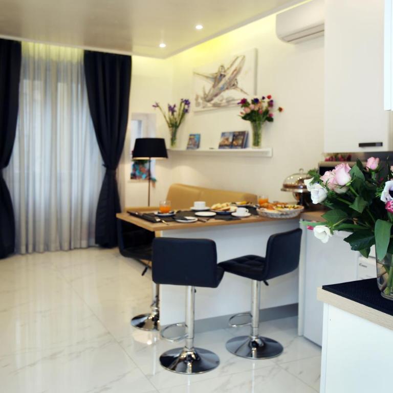 La Maisonnette Tritone Trevi Apartment Rome - Two-Bedroom Apartment - 12