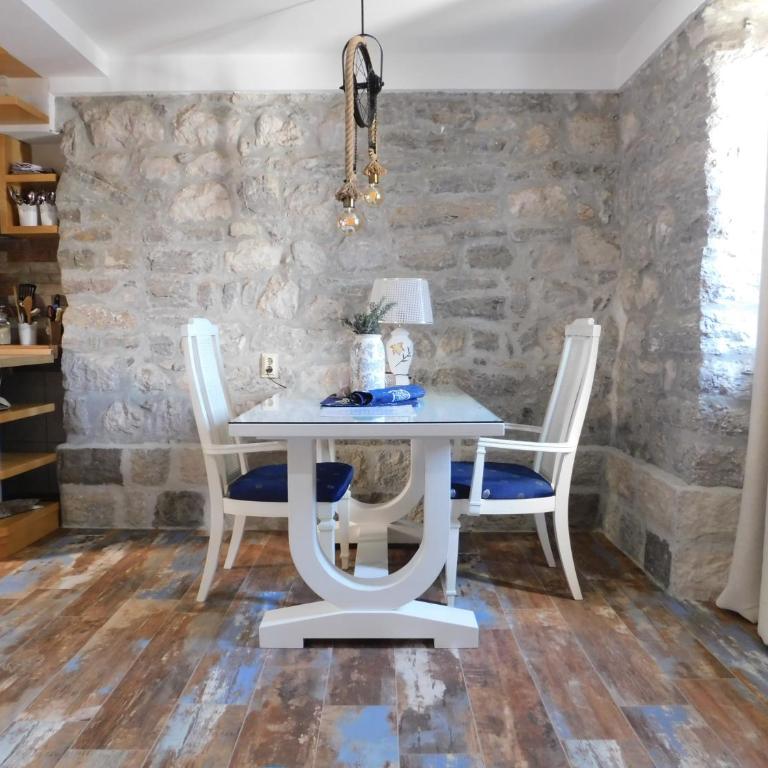 Apartments Villa Serventi - Studio with Patio and Sea View - 10