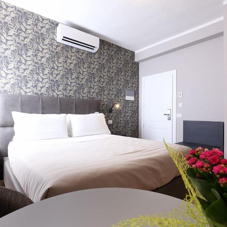 Residenza D'Epoca Al Numero 8 - Standard Double or Twin Room - 7