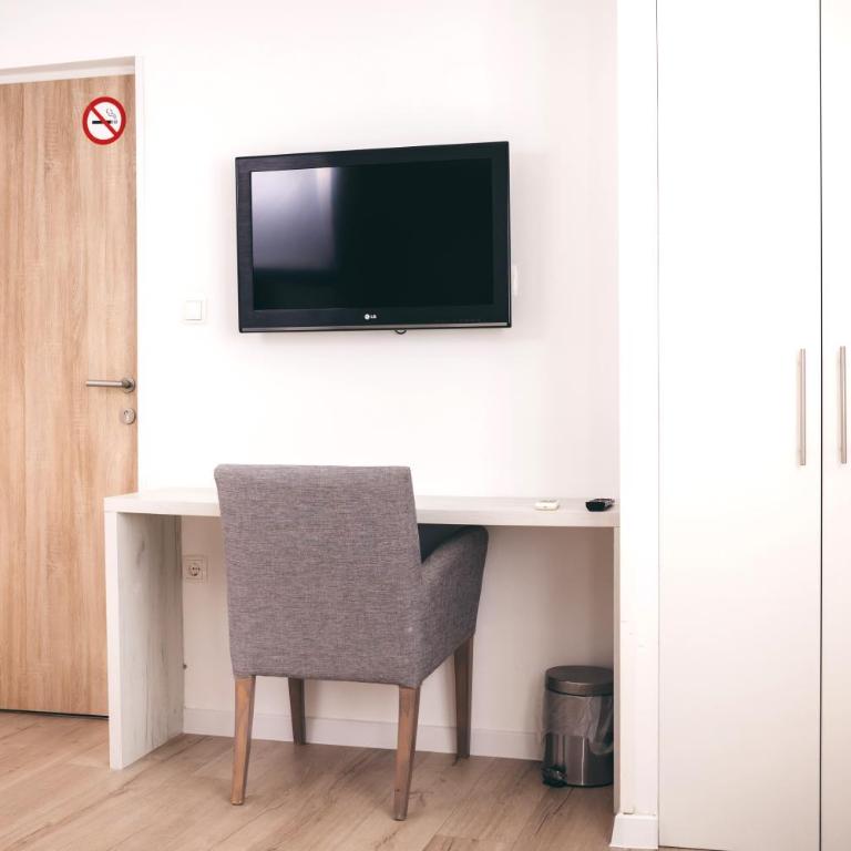 City Apartment One - Double or Twin Room - 2