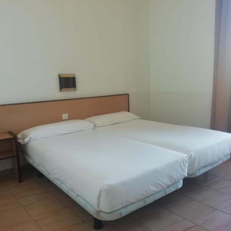 Hotel Monegal - Double Room with Balcony and views to Catalunya Square - 3