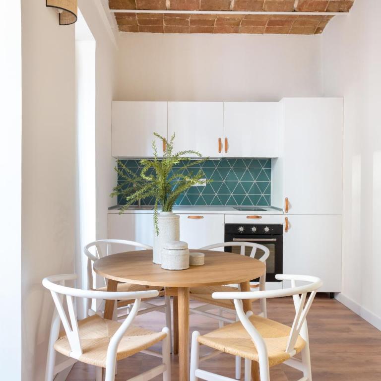 Diagonal Apartments by Olala Homes - Two-Bedroom Apartment - 13
