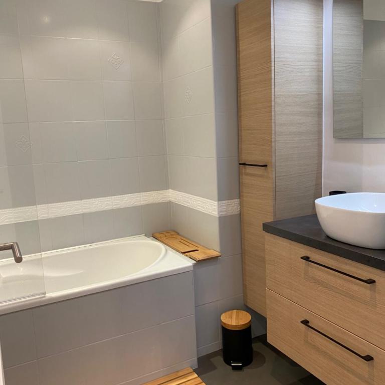 Chic and Cosy apartment GV Port Garibaldi - Appartement 2 Chambres - 14