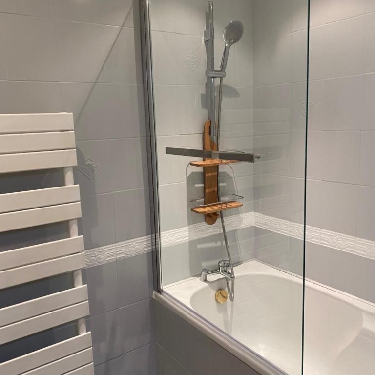 Chic and Cosy apartment GV Port Garibaldi - Appartement 2 Chambres - 15