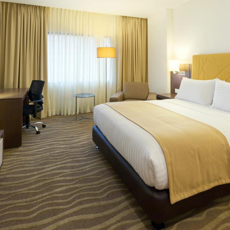 Holiday Inn Express & Suites Bogota Zona G By IHG - Standard Queen Room - 7