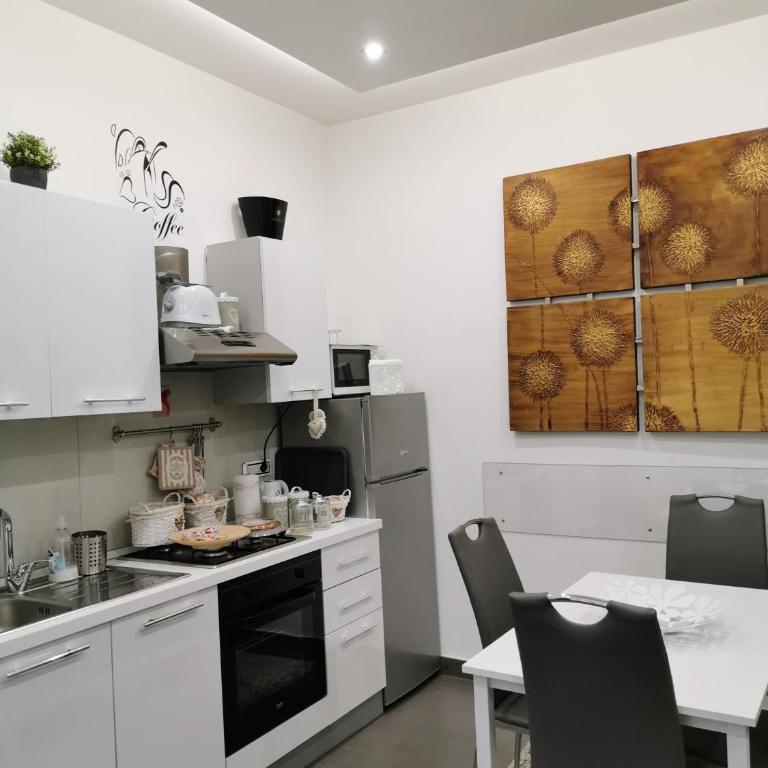 Residenza Napoli Centrale - Appartamento con 2 Camere da Letto - 2