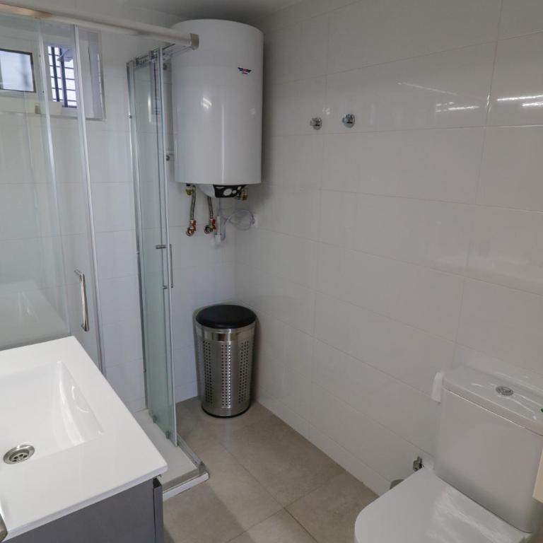 New sunny close to the beach sea views - Apartment - 14