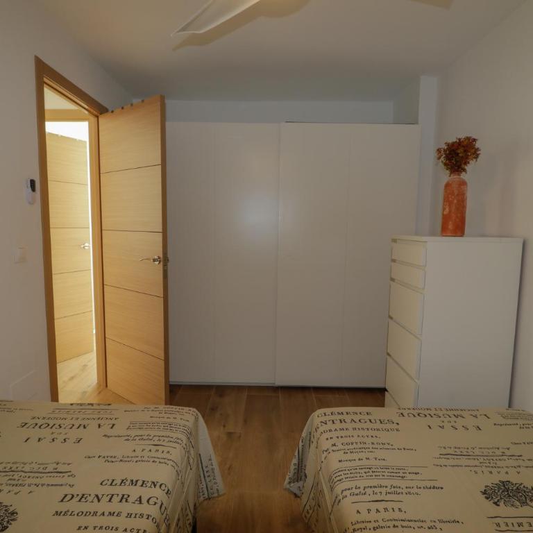 New sunny close to the beach sea views - Apartment - 17