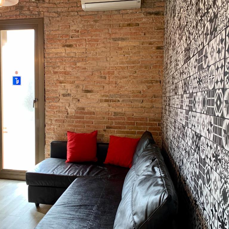 Black & White - Three-Bedroom Apartment - 10