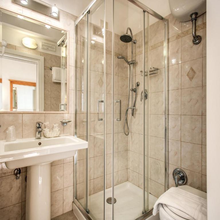 Hotel Labelle - Triple Room - 2