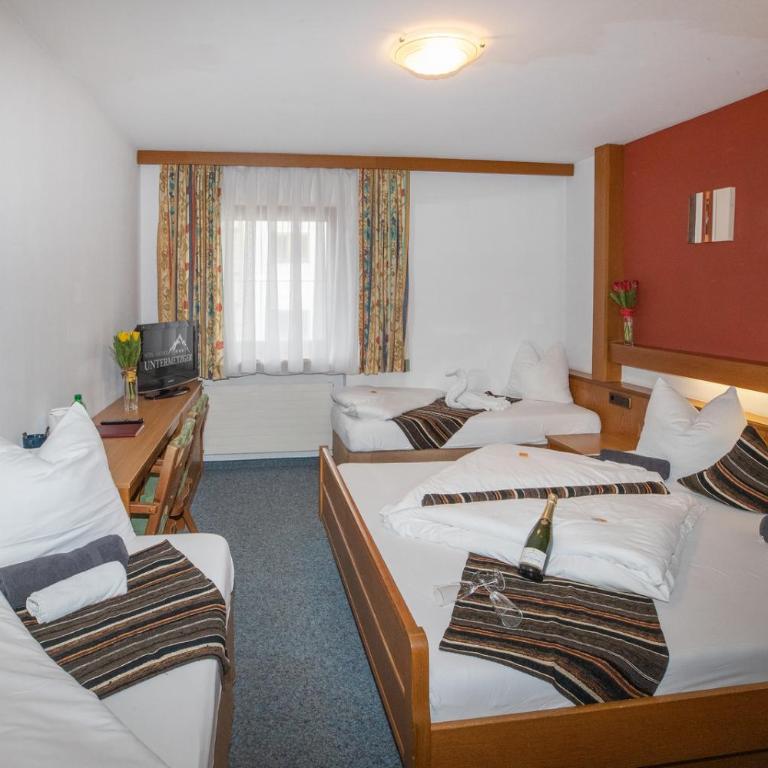 Hotel Untermetzger - Comfort Vierbettzimmer - 9