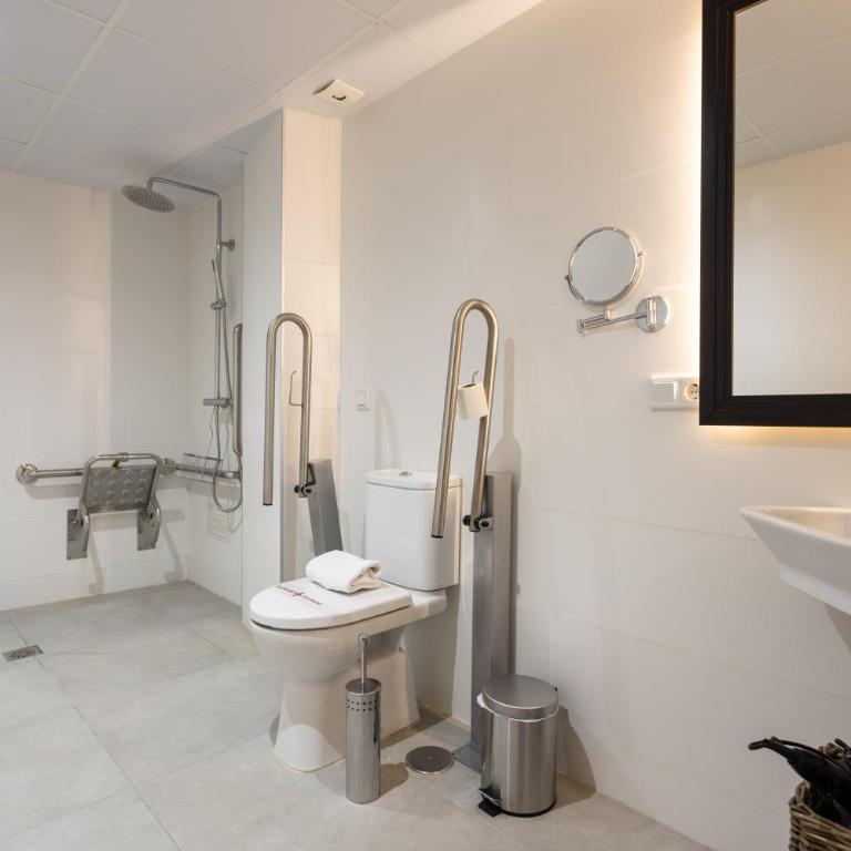 BiBo Suites Plaza Nueva - Standard One-Bedroom Apartment - 1