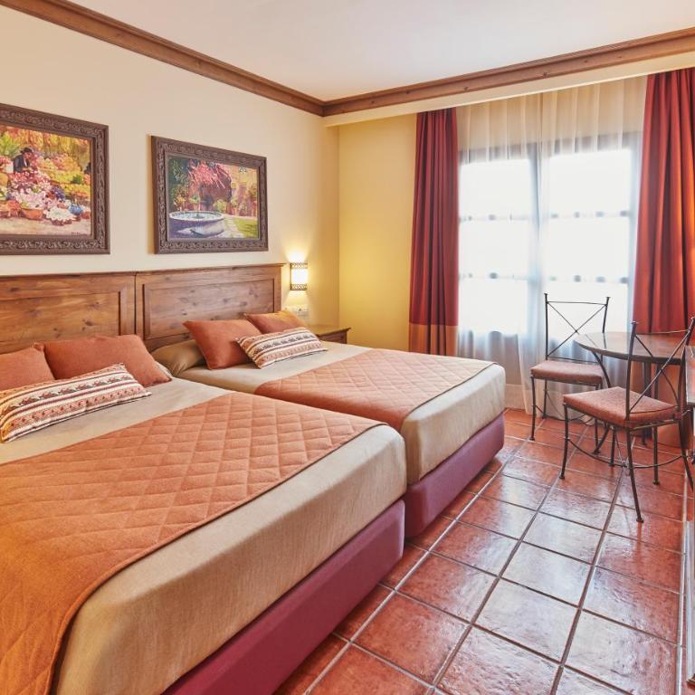 PortAventura Hotel El Paso - Includes unlimited access to PortAventura Park & 1 access to Ferrari Land - Habitación Estándar con acceso a PortAventura Park (2 adultos + 1 niño) + 1 ticket para Ferrari Land - 1