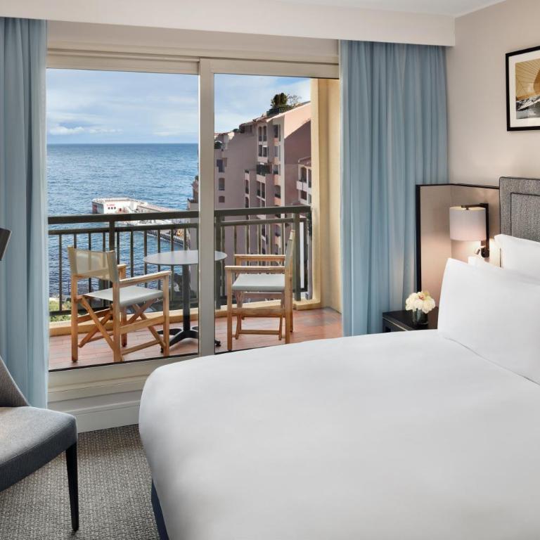 Columbus Hotel Monte-Carlo, Curio Collection by Hilton - Suite Lit Queen-Size Lifestyle - 2