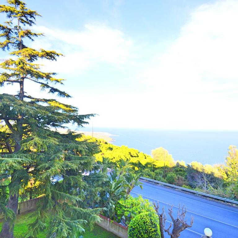 Villa La Timpa - antica e maestosa villa con jacuzzi privata con una meravigliosa vista sull'Etna e sul mare - Villa Deluxe - 4