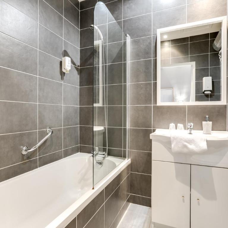 Hôtel Du Midi - Suite - 4 Personnes - 3