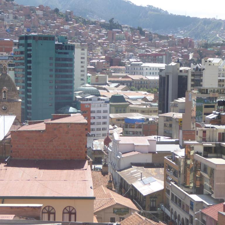 Hotel Sagarnaga - Habitación Triple Deluxe con vistas a la ciudad - 3