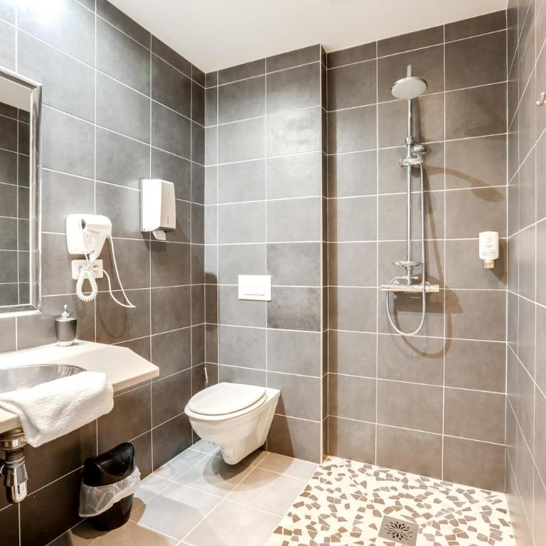 Hôtel Du Midi - Suite - 4 Personnes - 2