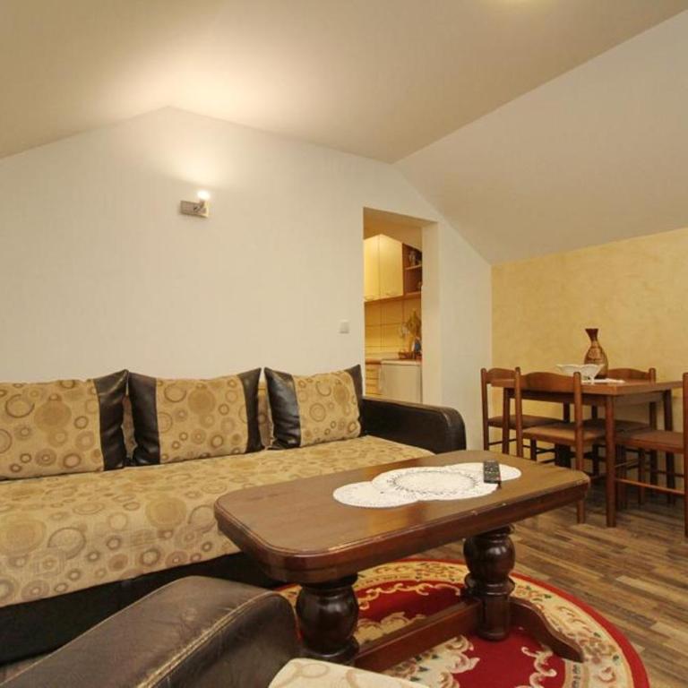 Apartmani Bogdanović - Apartman sa Terasom - 13