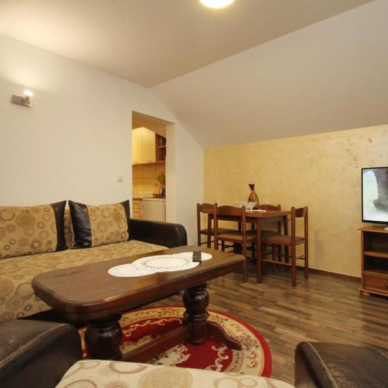 Apartmani Bogdanović - Apartman sa Terasom - 11