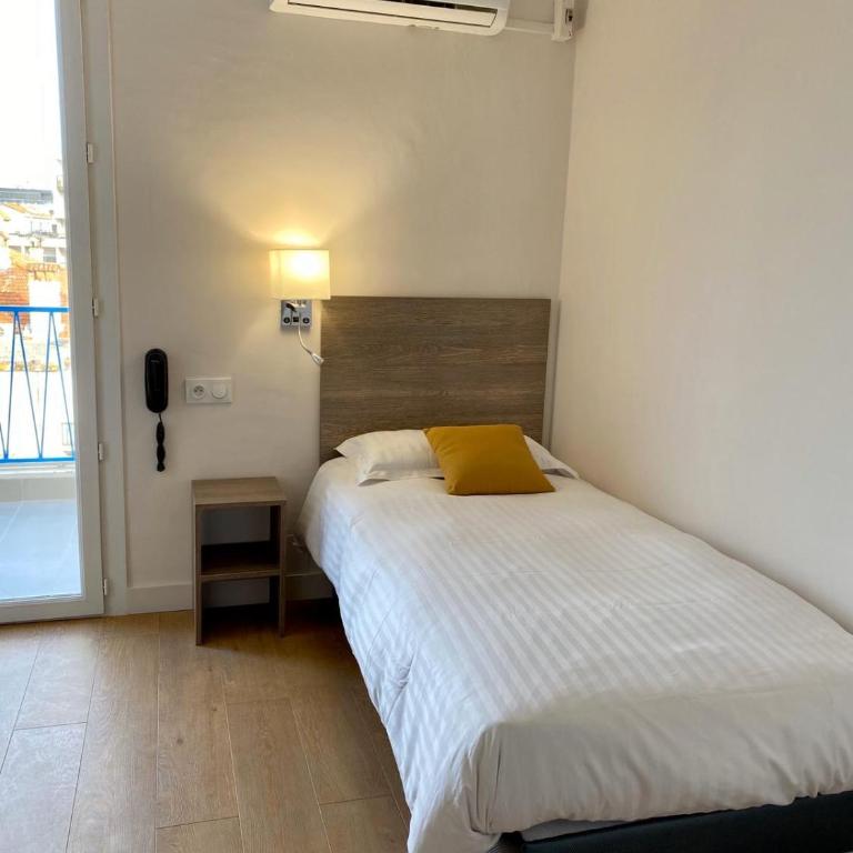 Hotel Courbet - Chambre Simple Économique - 4