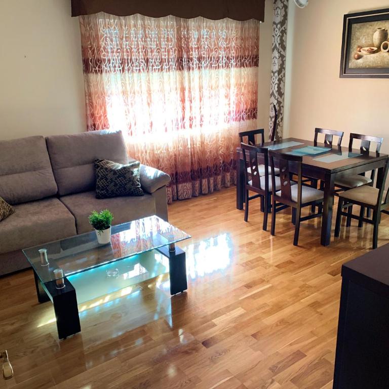 Apto Alma Parking y Piscina GRATIS - Three-Bedroom Apartment - 10