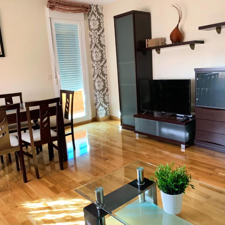 Apto Alma Parking y Piscina GRATIS - Three-Bedroom Apartment - 11